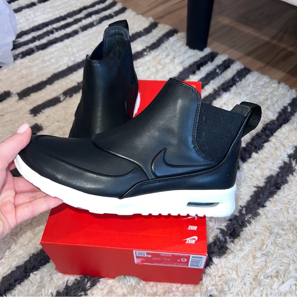 Nike Air Max Thea Black and White Sneakers 6.5